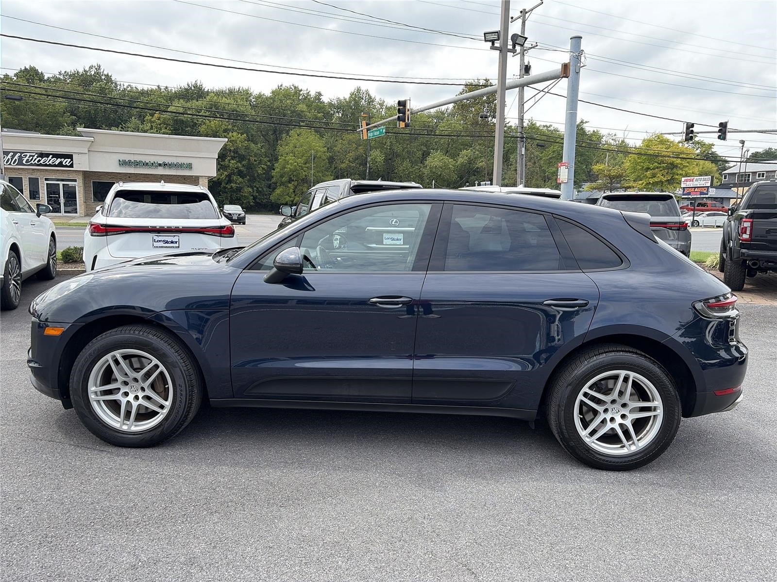 Used 2019 Porsche Macan AWD/4WD image 2
