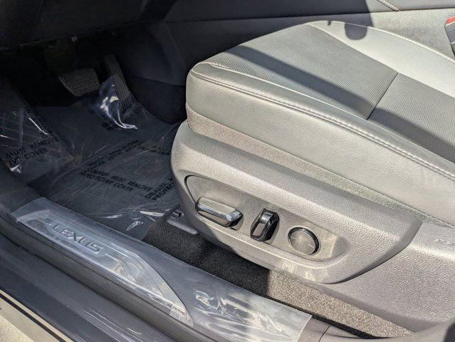 Used 2025 Lexus RX 350h w/ Convenience Package image 16