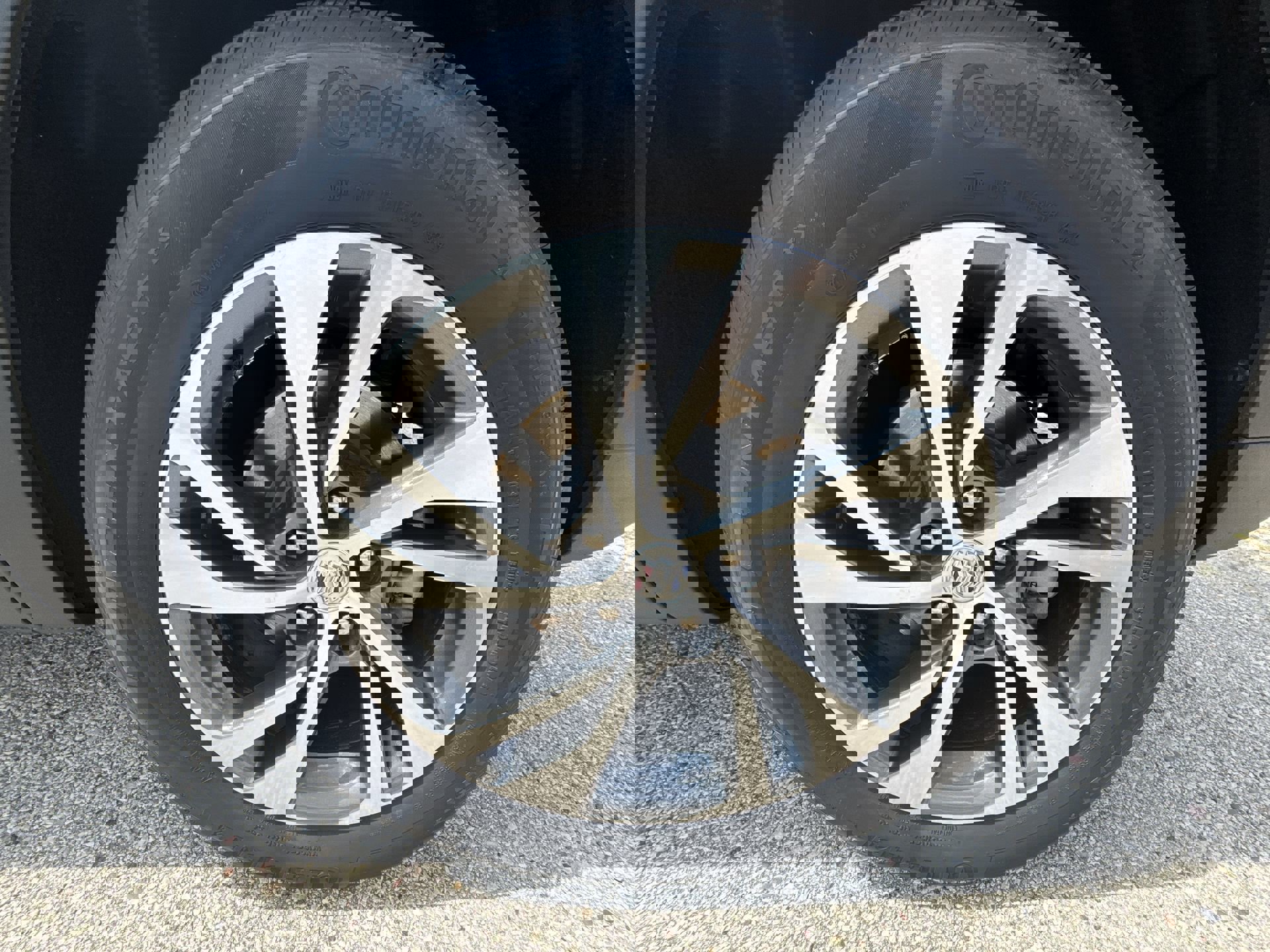 Used 2023 Buick Envision Essence image 30