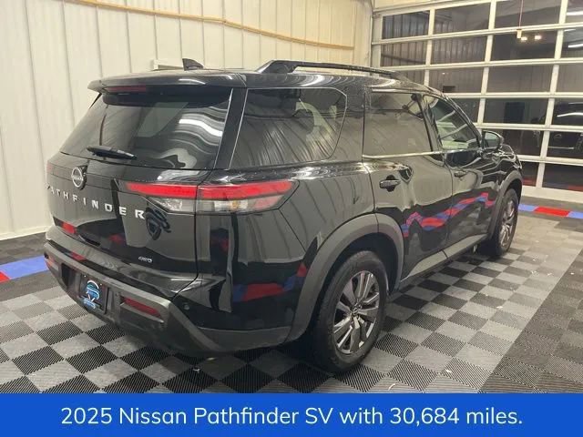 Used 2025 Nissan Pathfinder SV image 3