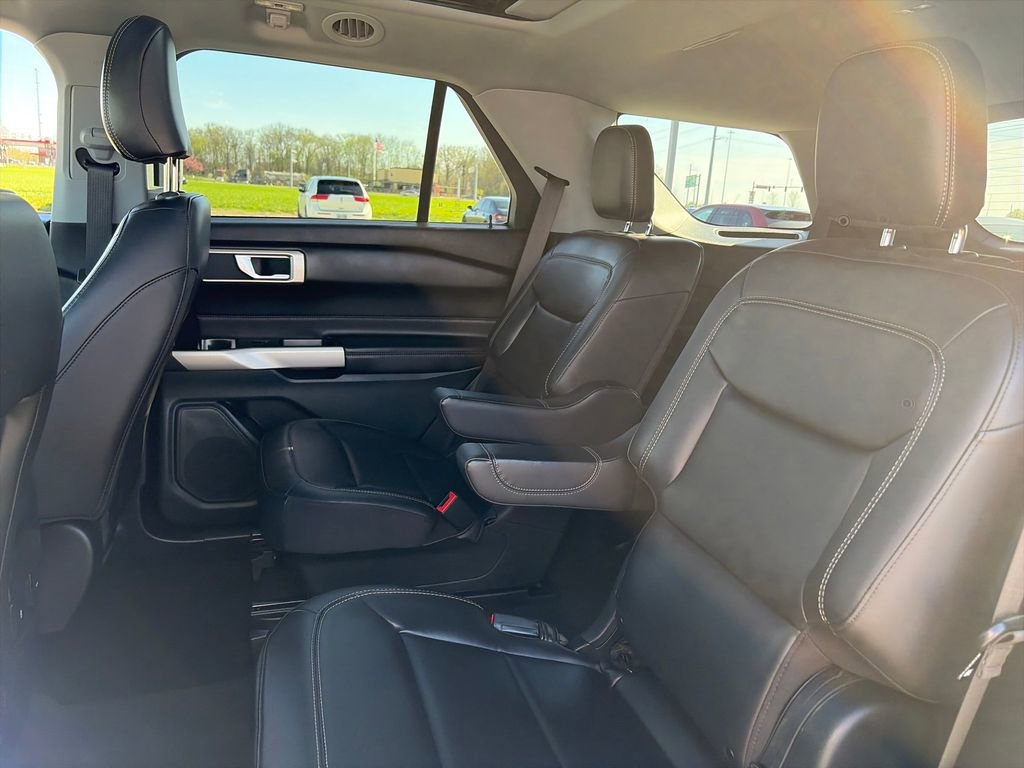 Used 2023 Ford Explorer XLT w/ Equipment Group 202A AWD/4WD image 28