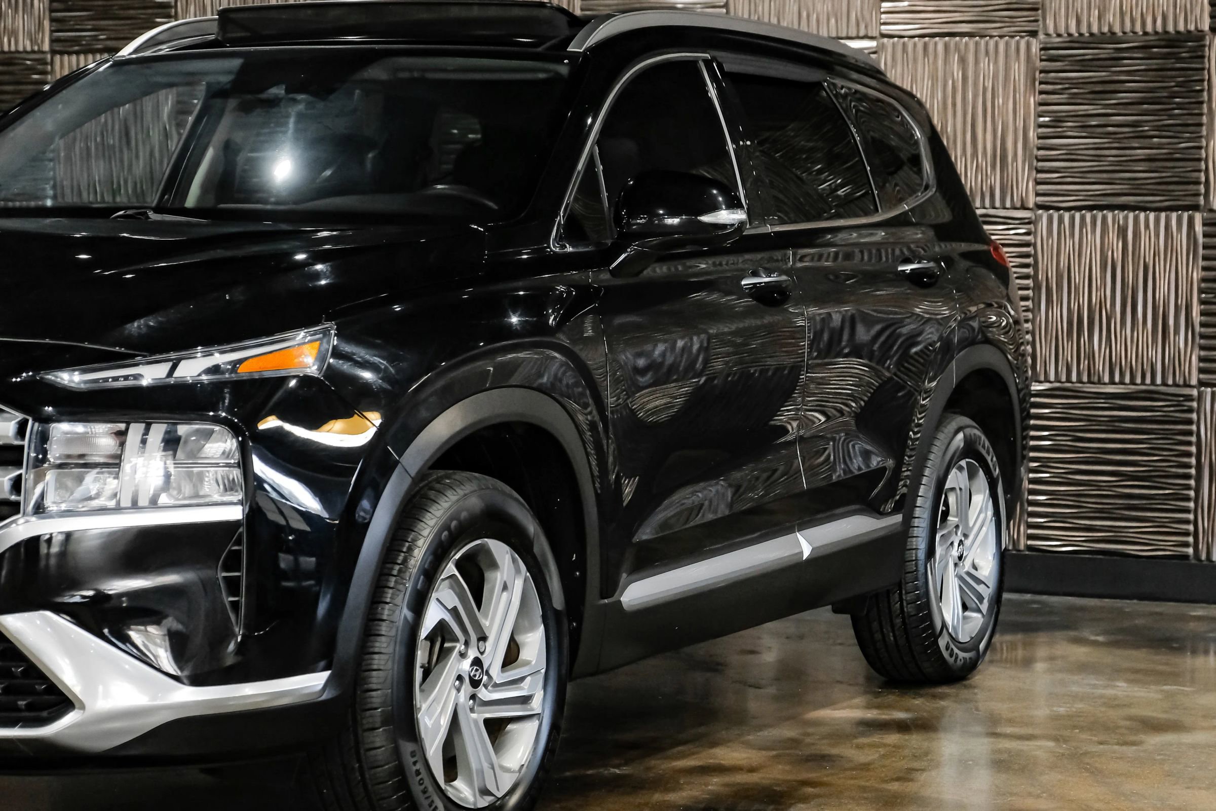 Used 2021 Hyundai Santa Fe SEL w/ Convenience + Premium Package AWD/4WD image 9