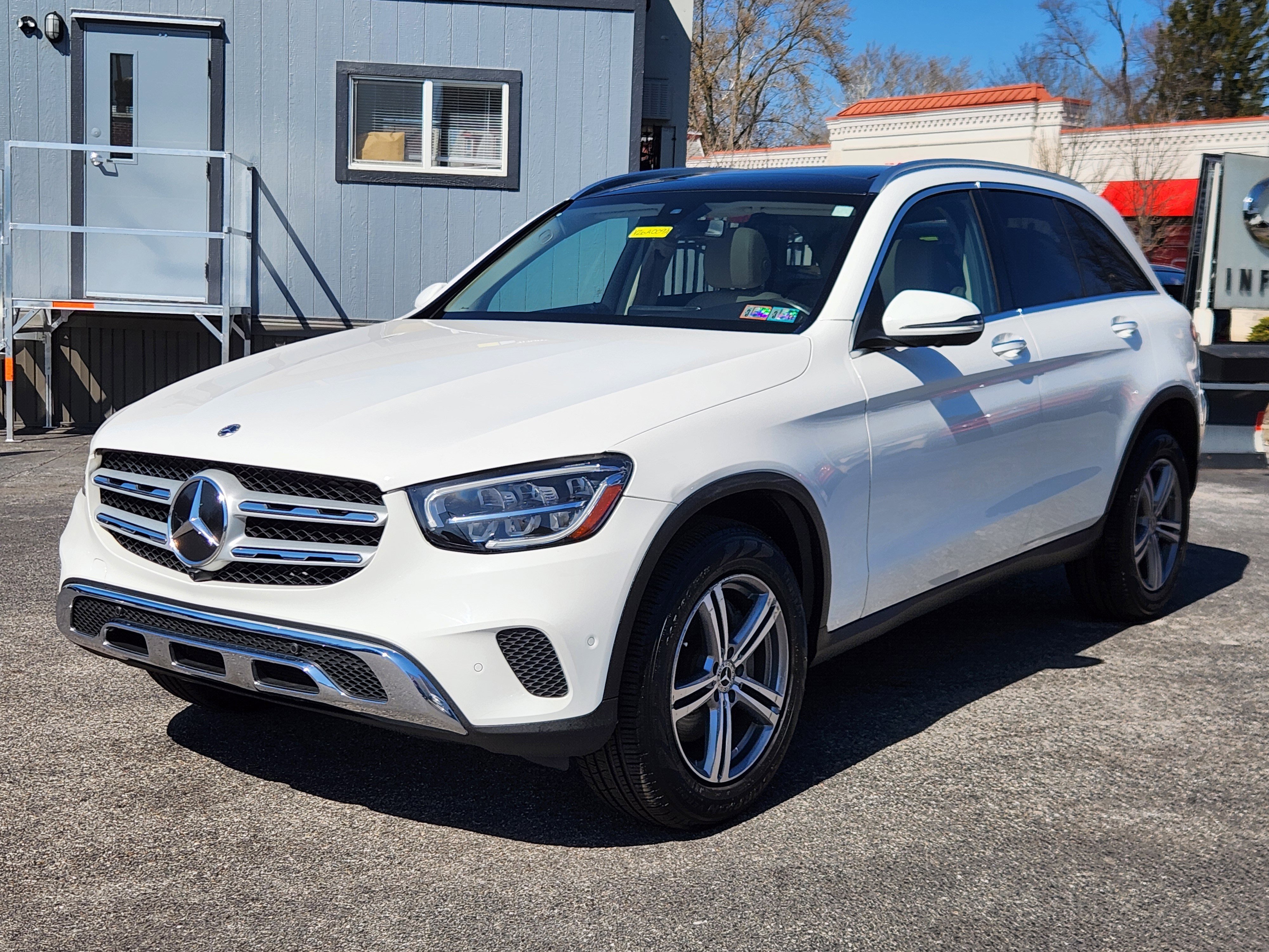Used 2021 Mercedes-Benz GLC 300 4MATIC image 2