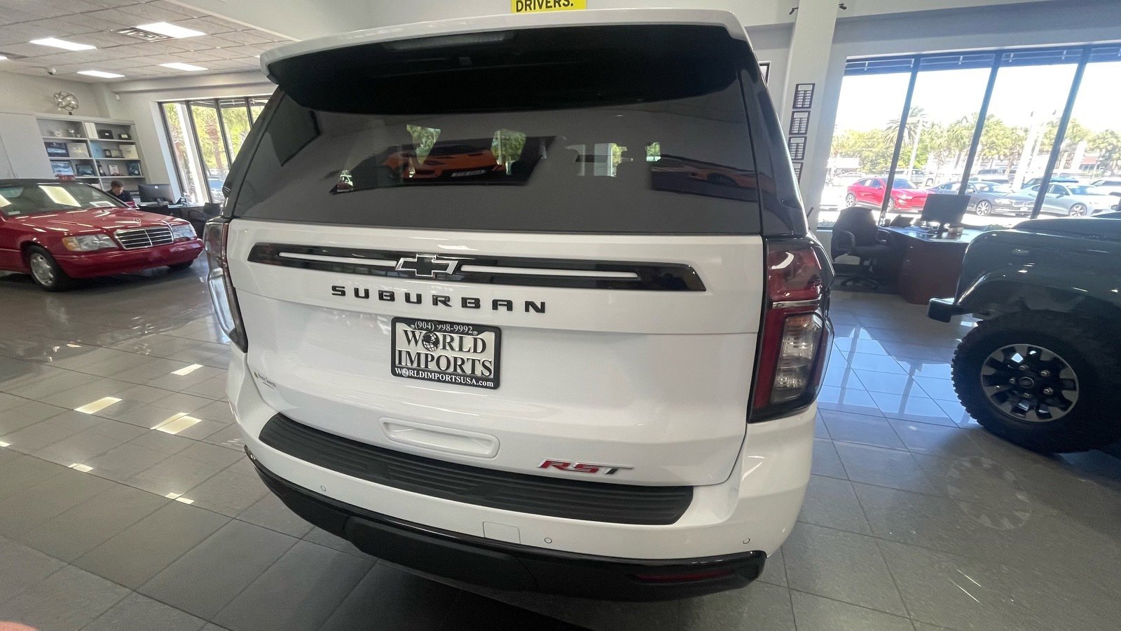 Used 2024 Chevrolet Suburban RST w/ Luxury Package image 8