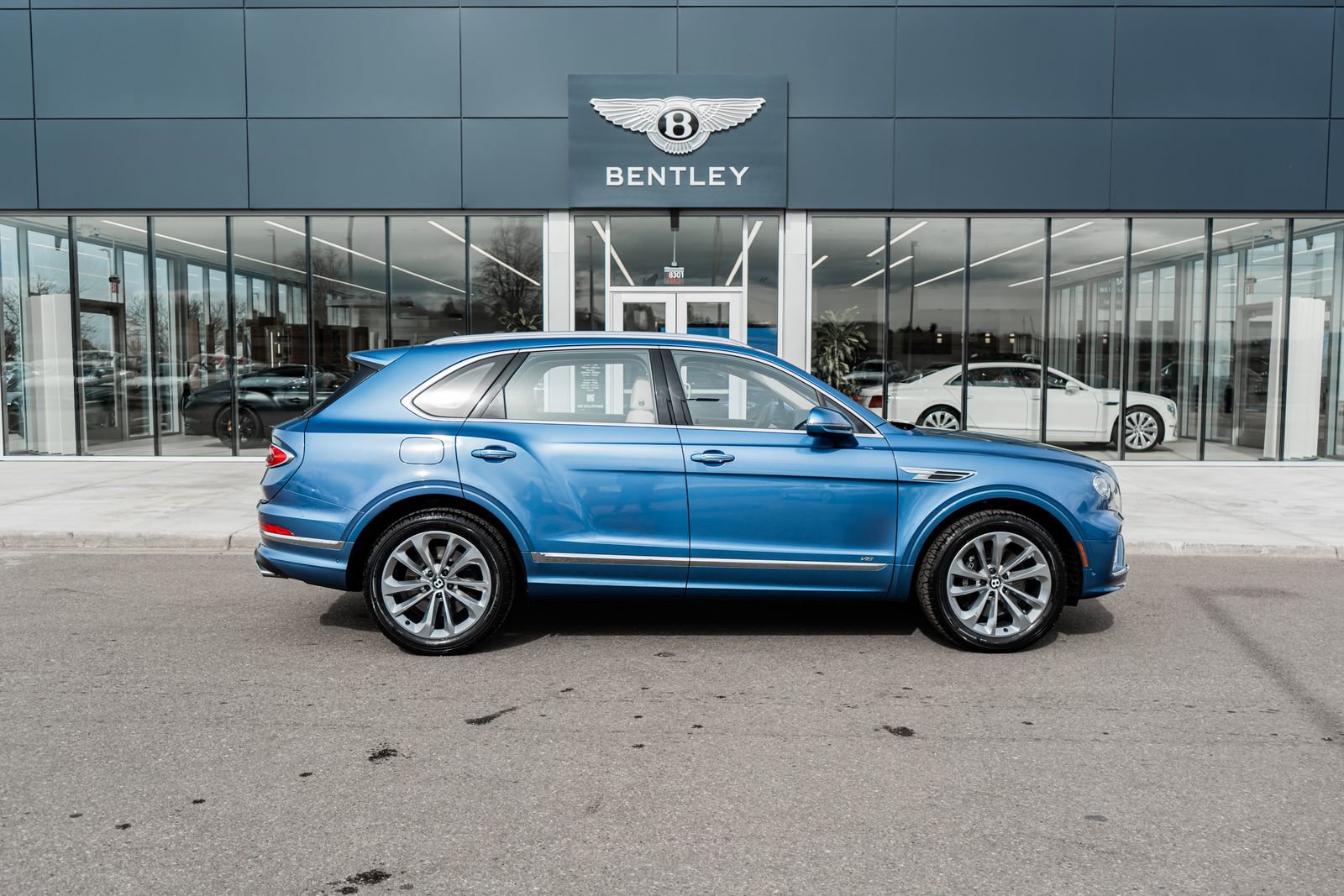 Used 2022 Bentley Bentayga image 14