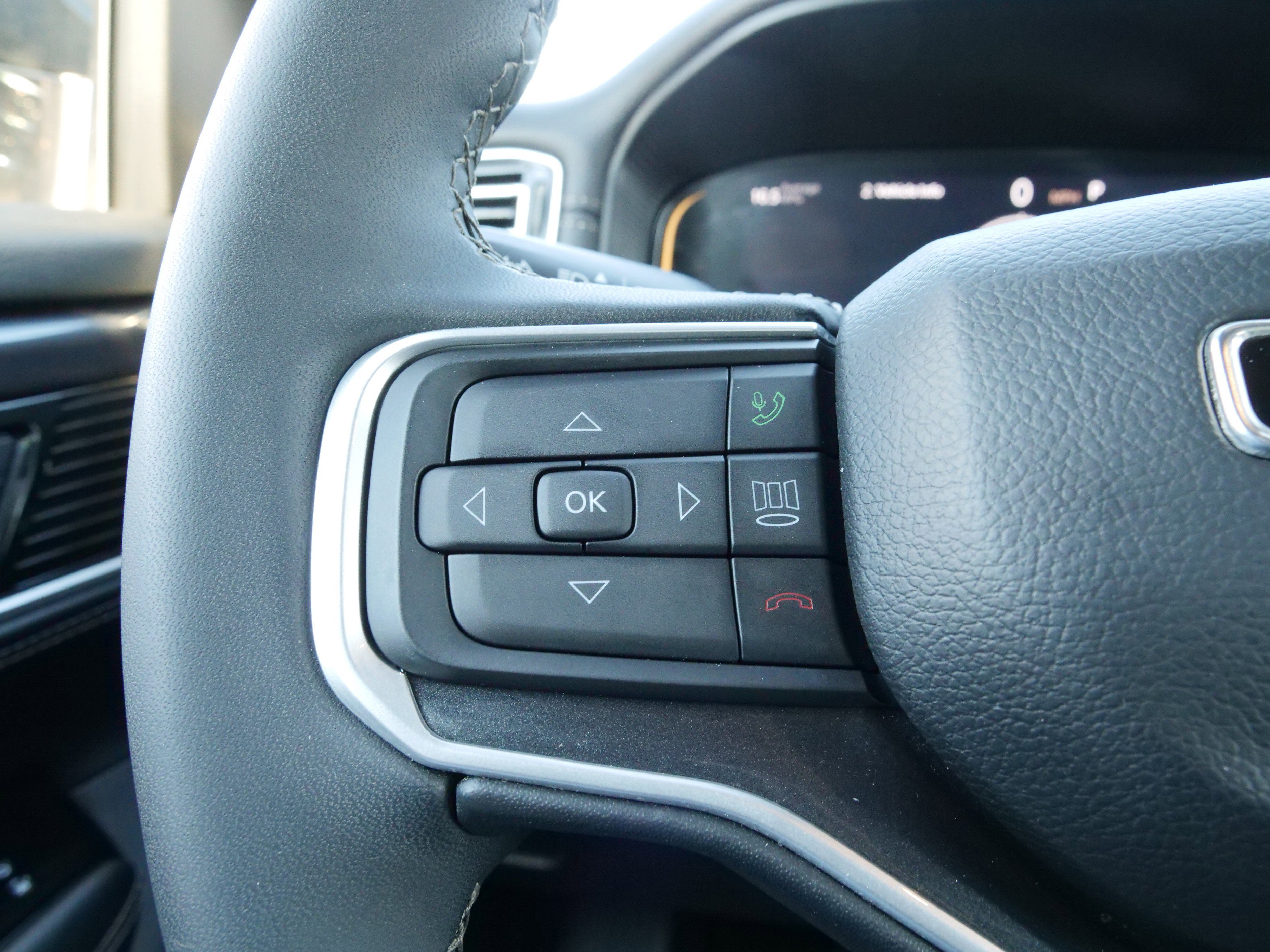 Used 2024 Jeep Wagoneer L Base image 23