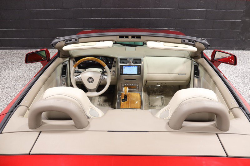 Used 2005 Cadillac XLR RWD image 43