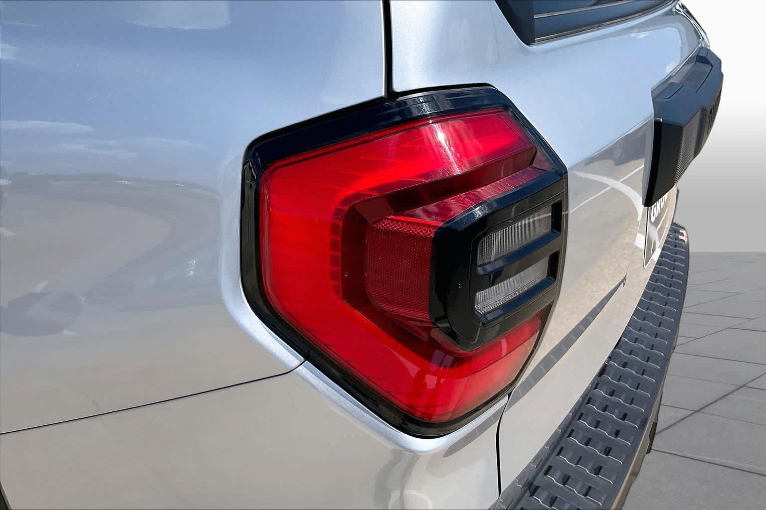 Used 2025 Toyota 4Runner SR5 AWD/4WD image 27
