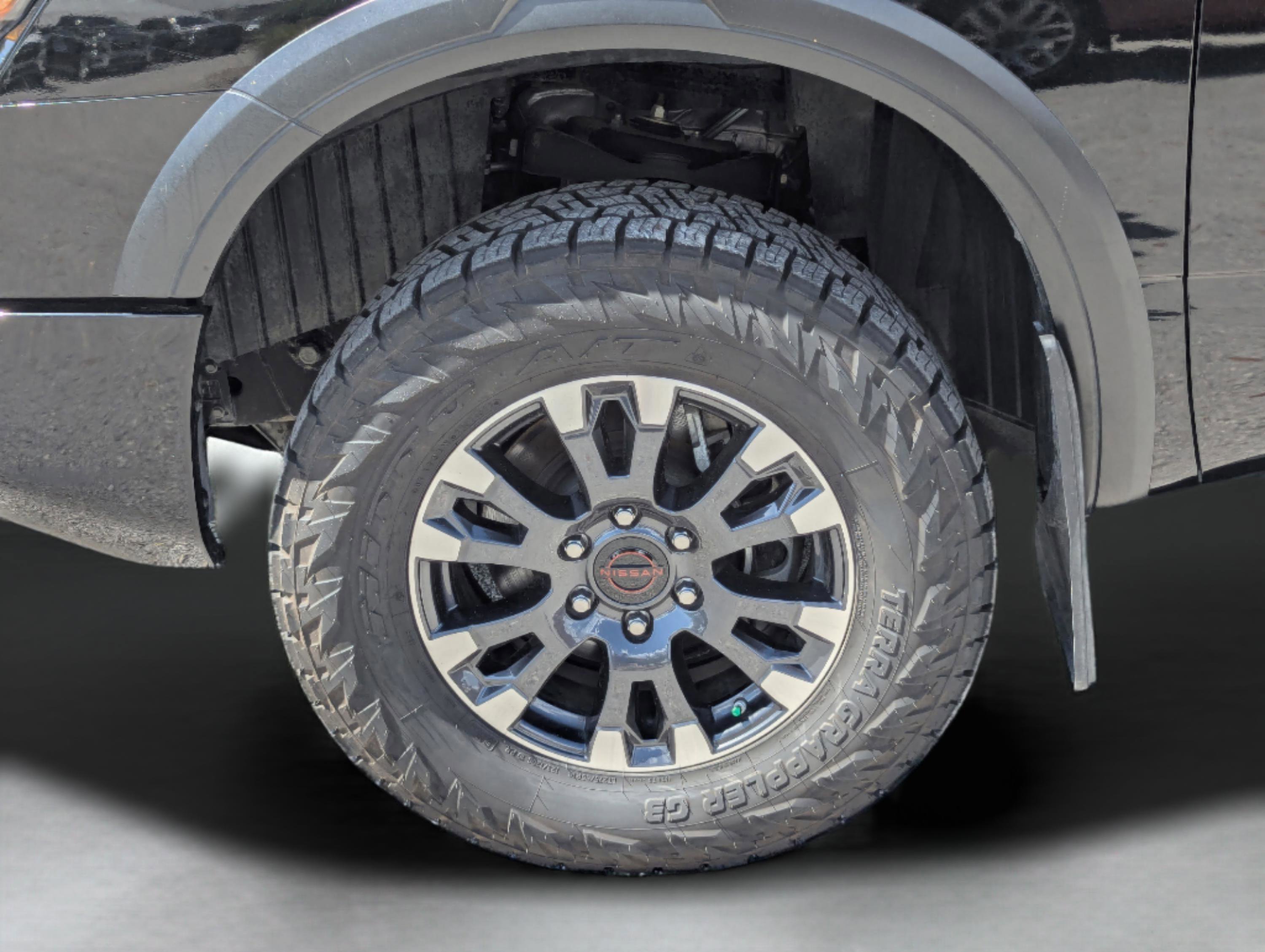 Used 2024 Nissan Titan PRO-4X w/ Pro-4x Convenience Package image 16