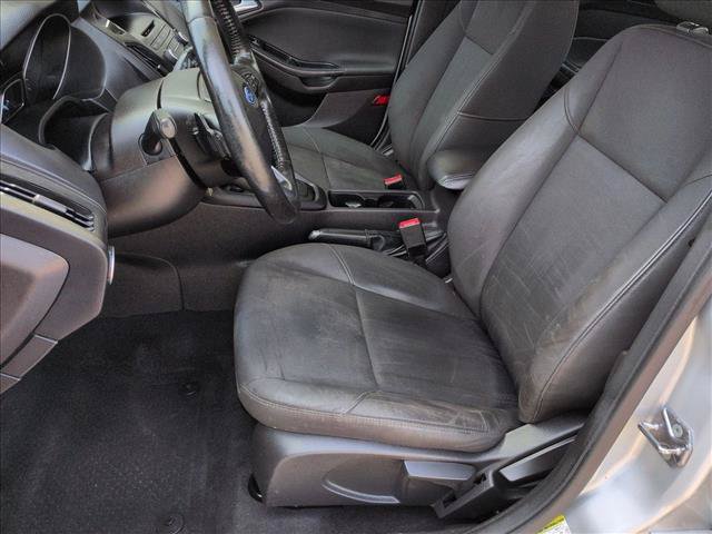 Used 2015 Ford Focus SE w/ SE Sport Package FWD image 21