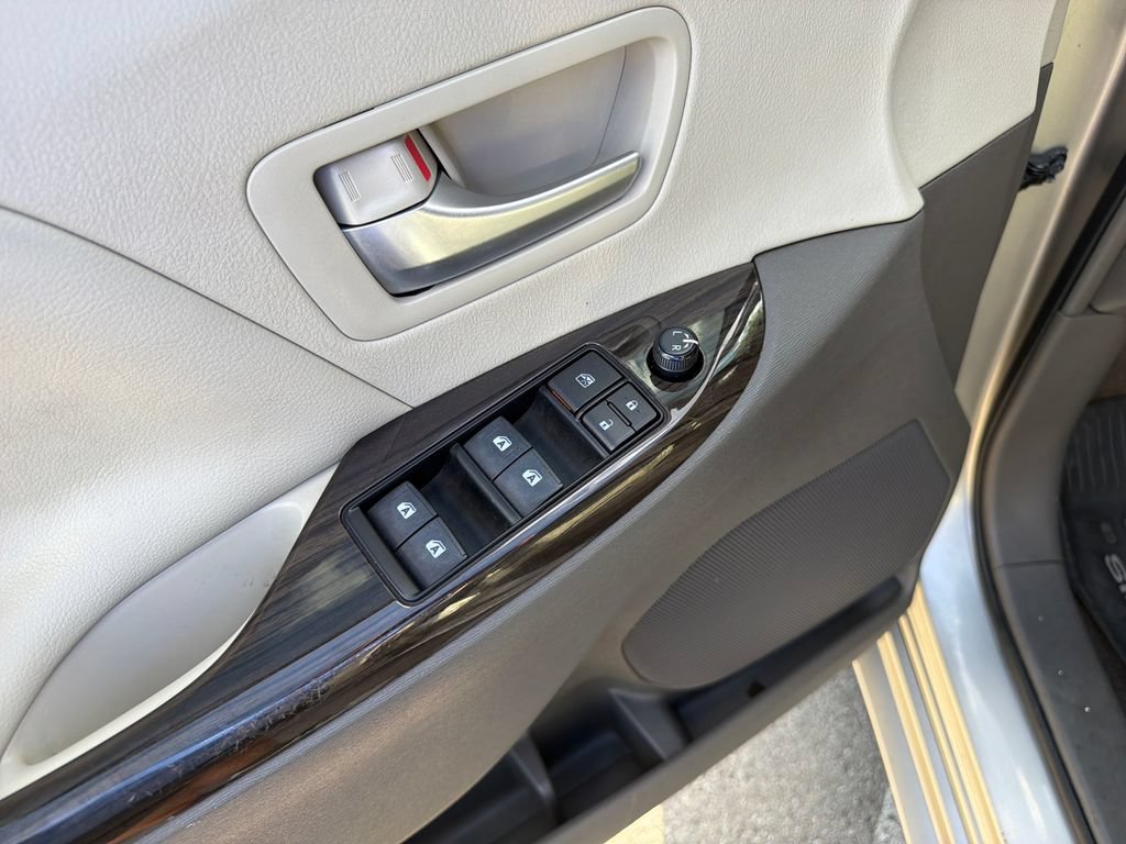 Used 2017 Toyota Sienna XLE w/ XLE Navigation Package FWD image 15