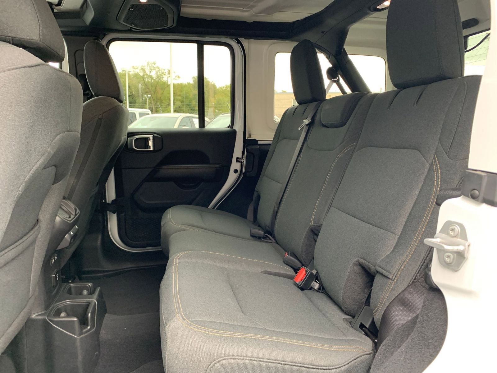 Used 2025 Jeep Wrangler Sahara image 24