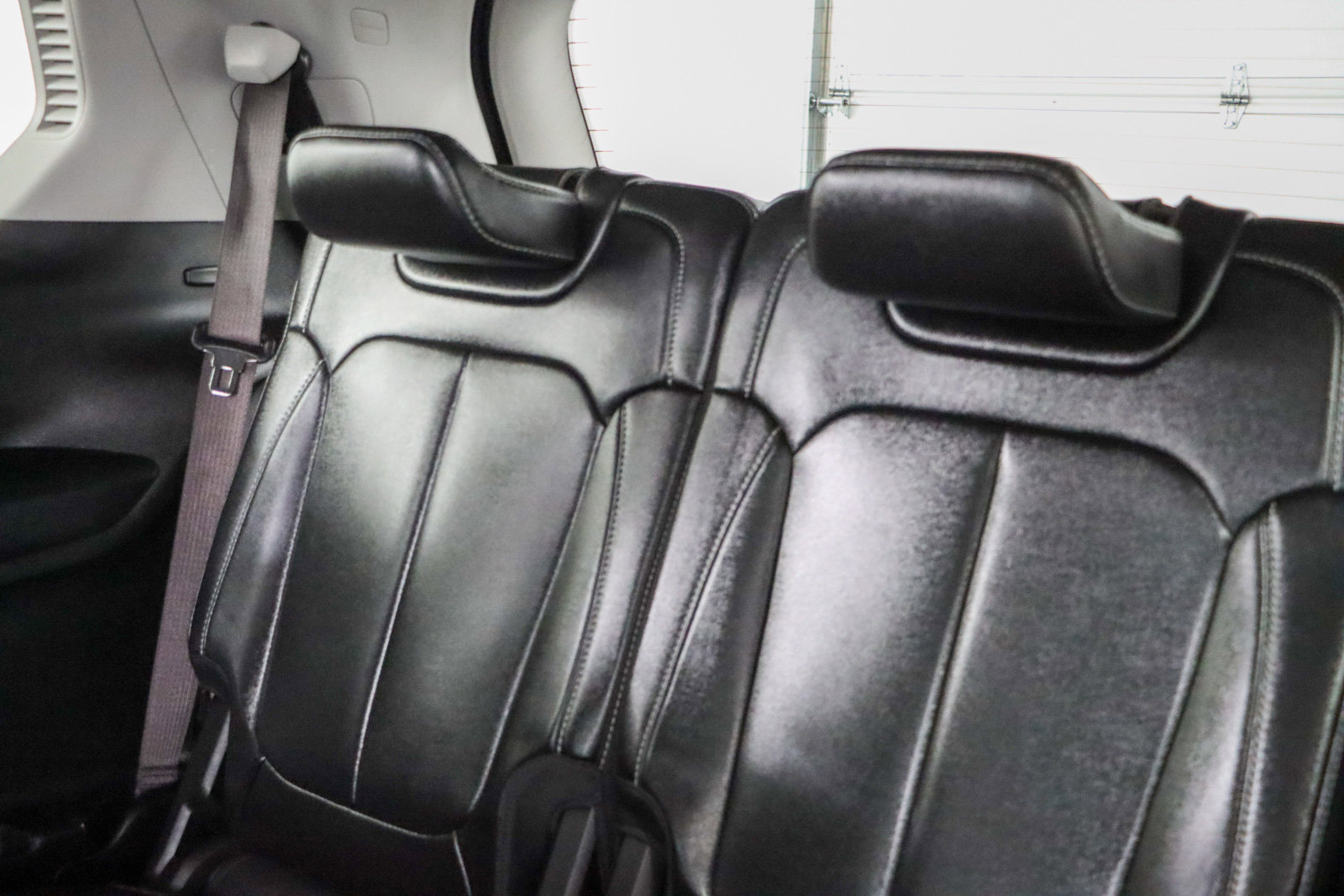 Used 2022 Jeep Grand Cherokee L Limited w/ Black Appearance Package image 26