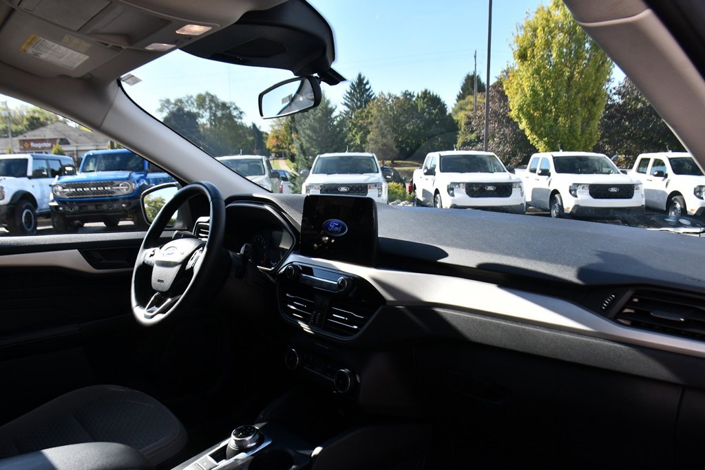 Used 2022 Ford Escape SE w/ Cold Weather Package image 14