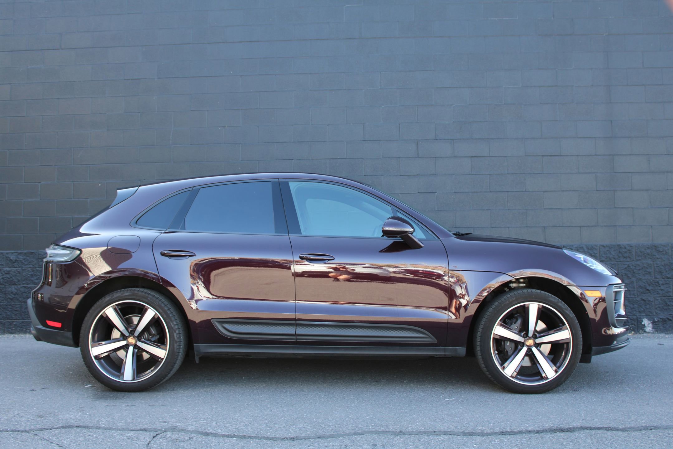 Certified 2024 Porsche Macan image 9