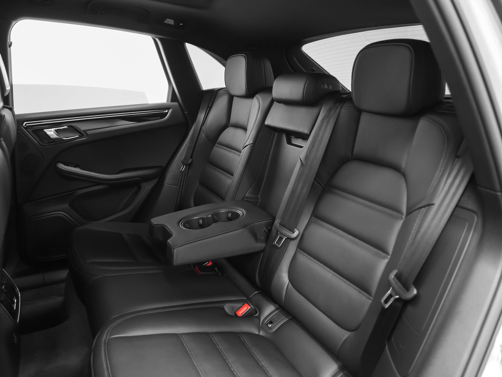 New 2026 Porsche Macan AWD/4WD image 40