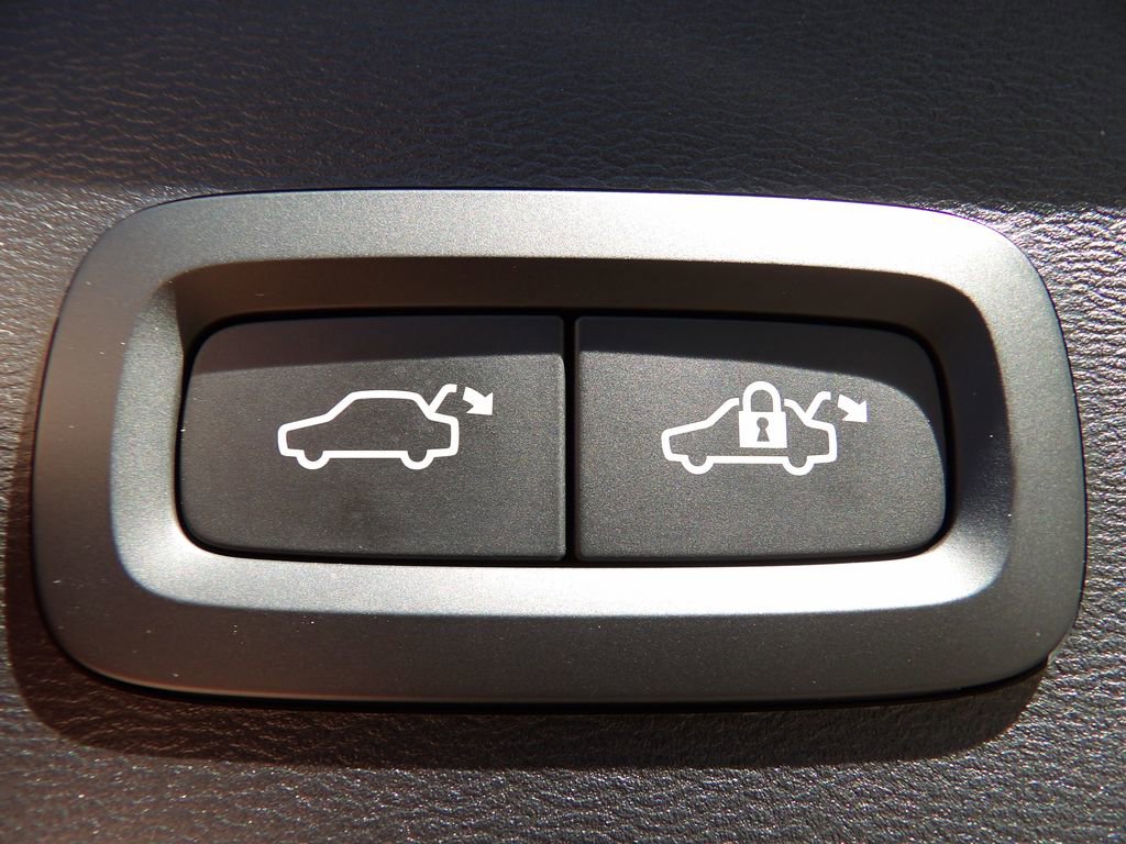 Used 2019 Volvo XC40 T5 R-Design AWD/4WD image 24