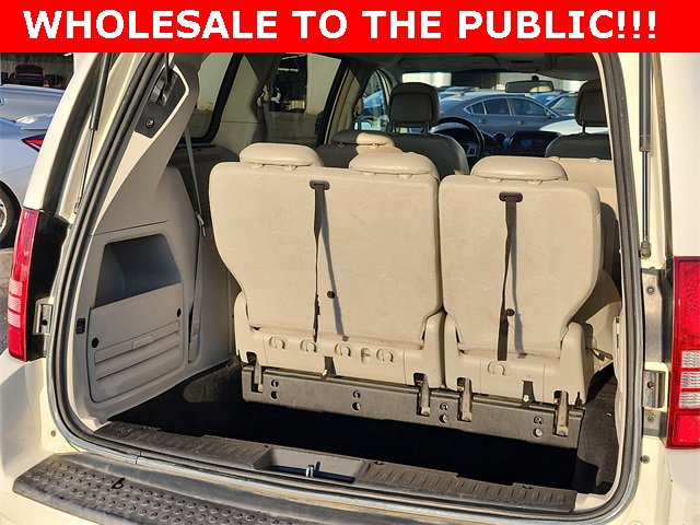 Used 2010 Chrysler Town & Country Touring image 5