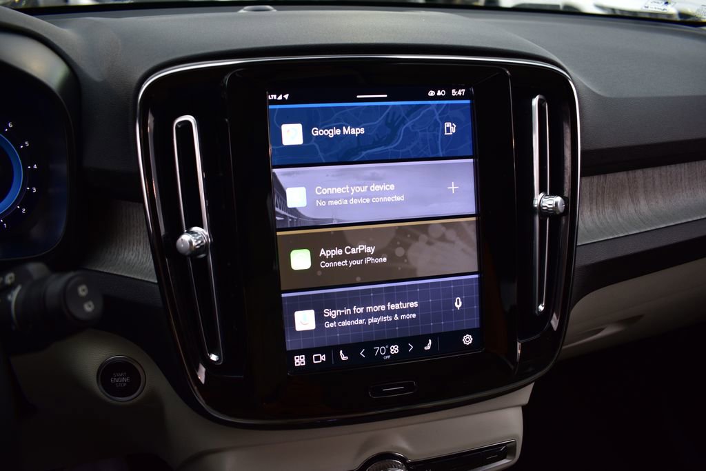 Used 2023 Volvo XC40 B5 Plus image 39