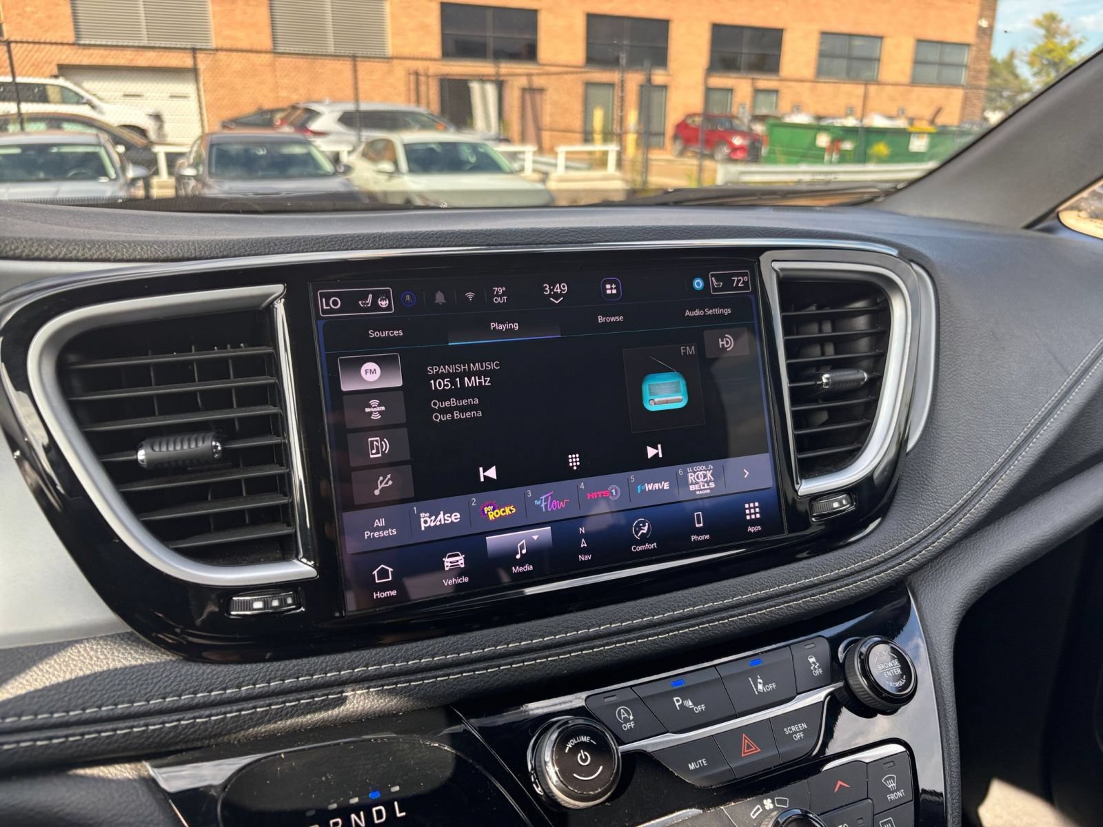 Used 2025 Chrysler Pacifica Limited FWD image 20