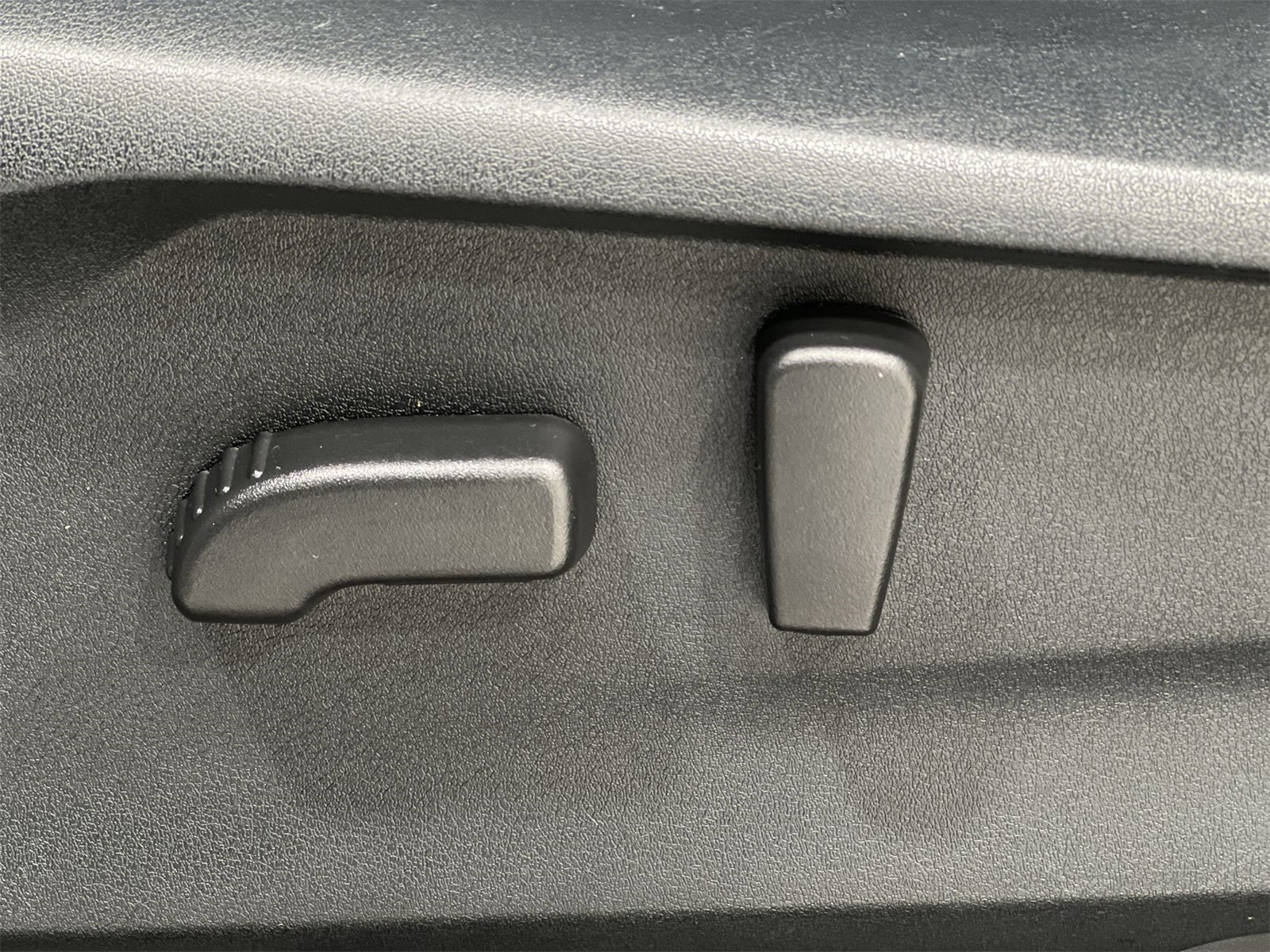 Certified 2024 Subaru Ascent Premium w/ Convenience Package image 12