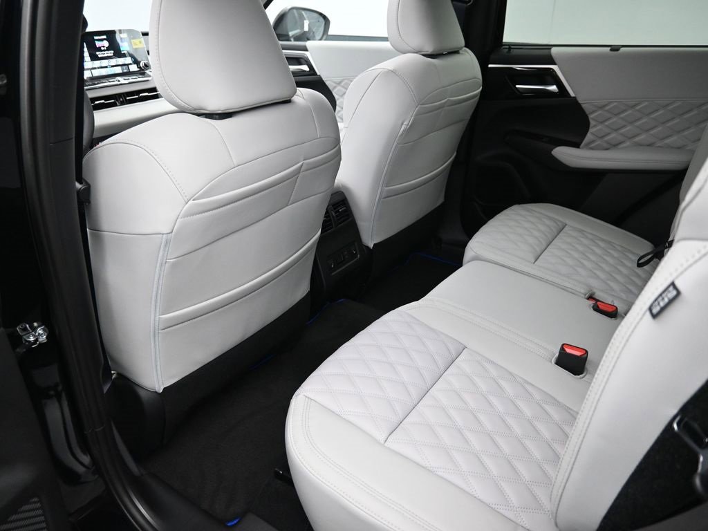 New 2025 Mitsubishi Outlander SEL image 32
