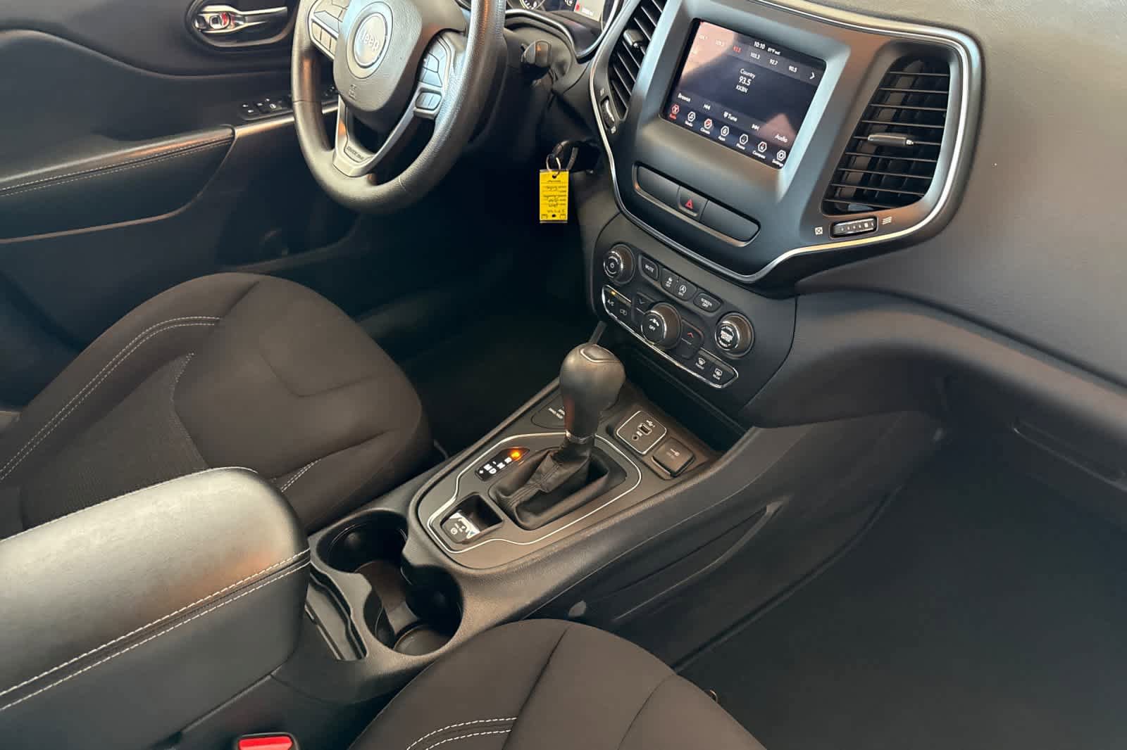 Used 2019 Jeep Cherokee Latitude w/ Popular Appearance Group AWD/4WD image 16