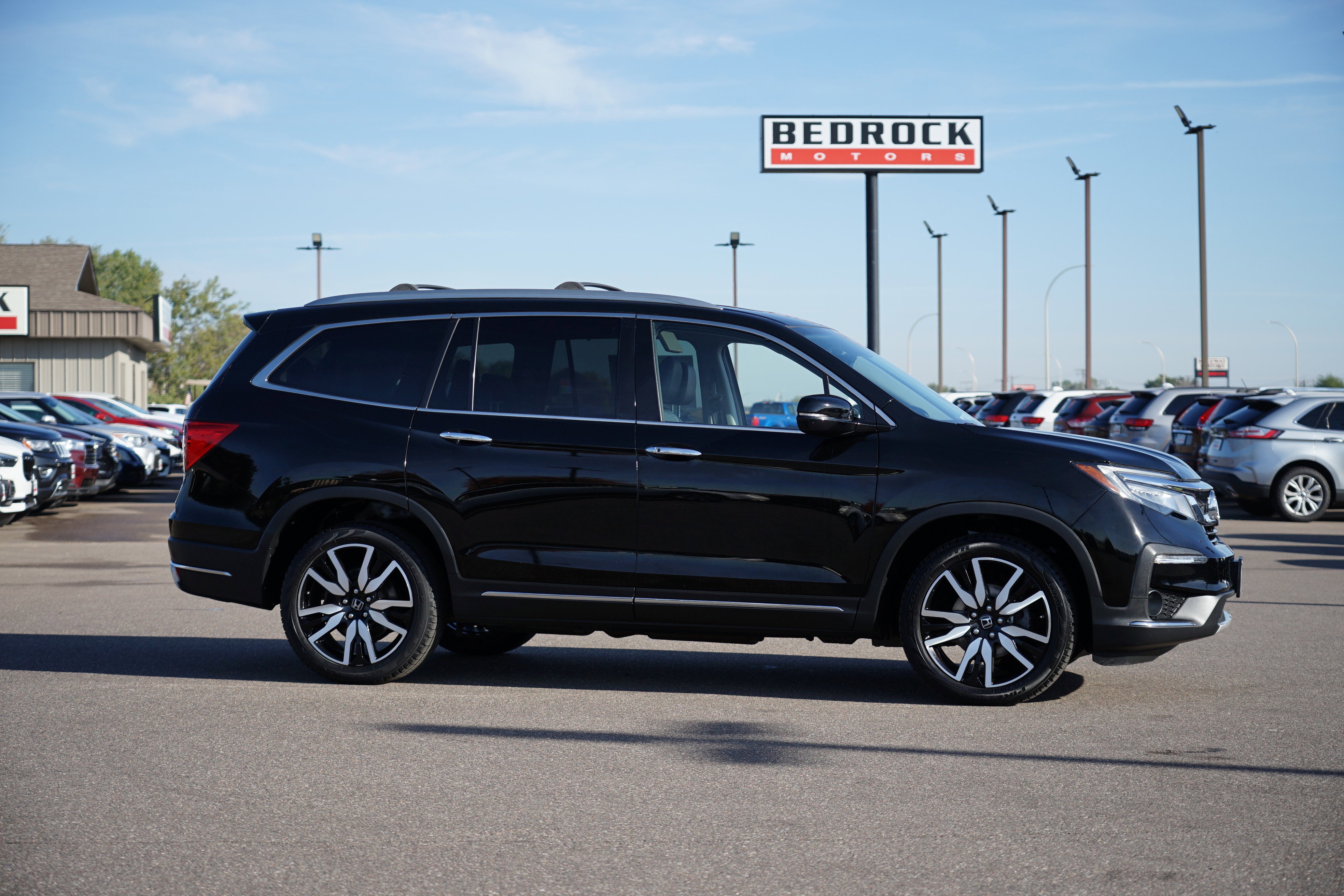 Used 2019 Honda Pilot Touring image 2