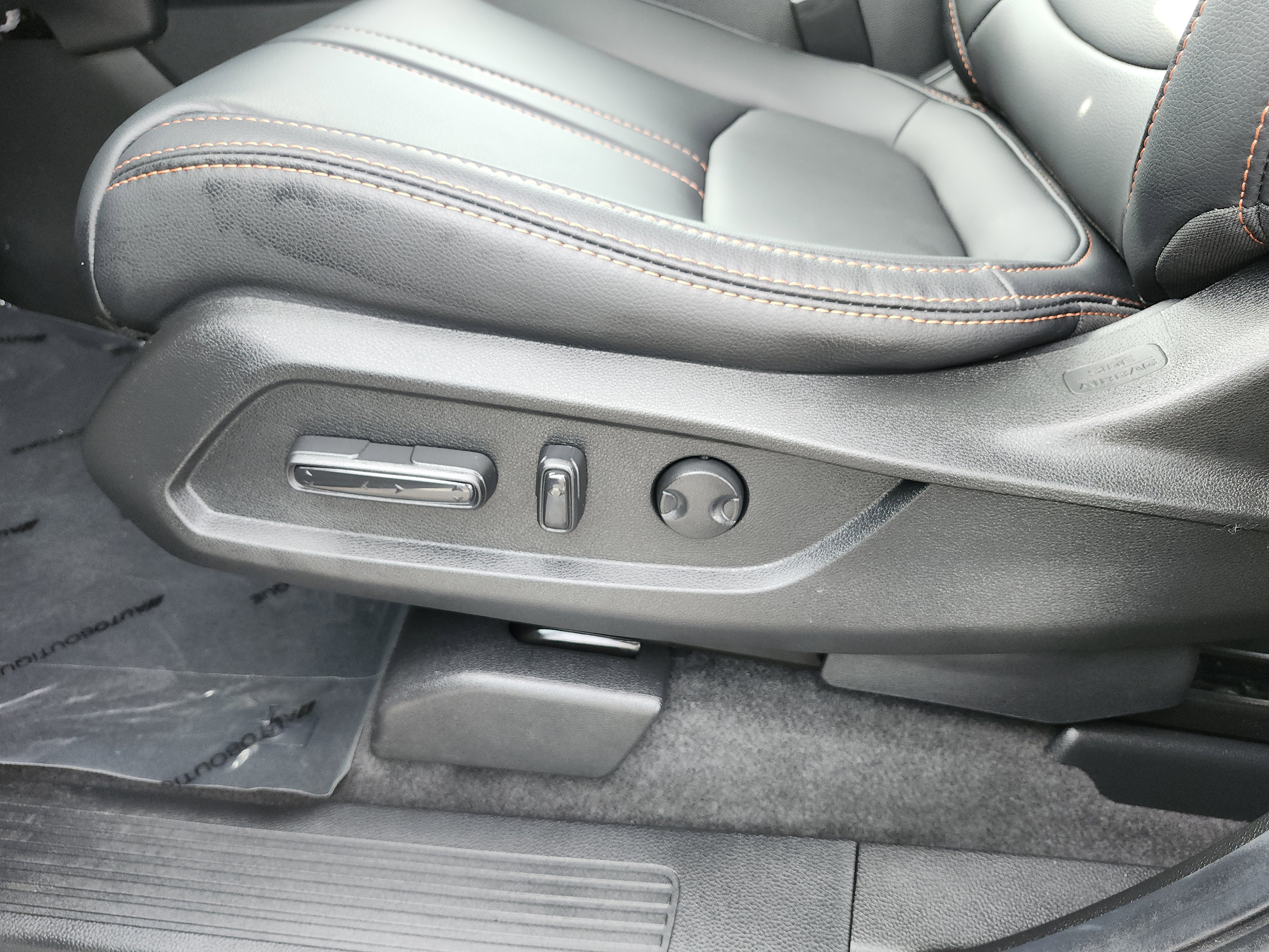 Used 2025 Honda Pilot TrailSport image 27