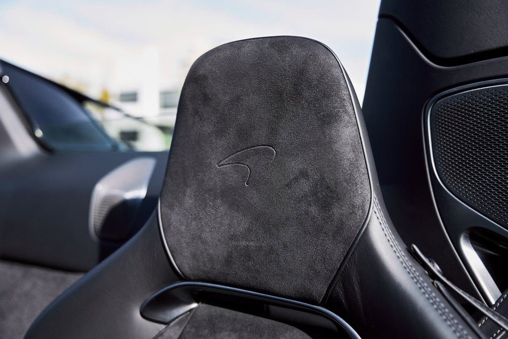 Used 2025 McLaren Artura Spider RWD image 49