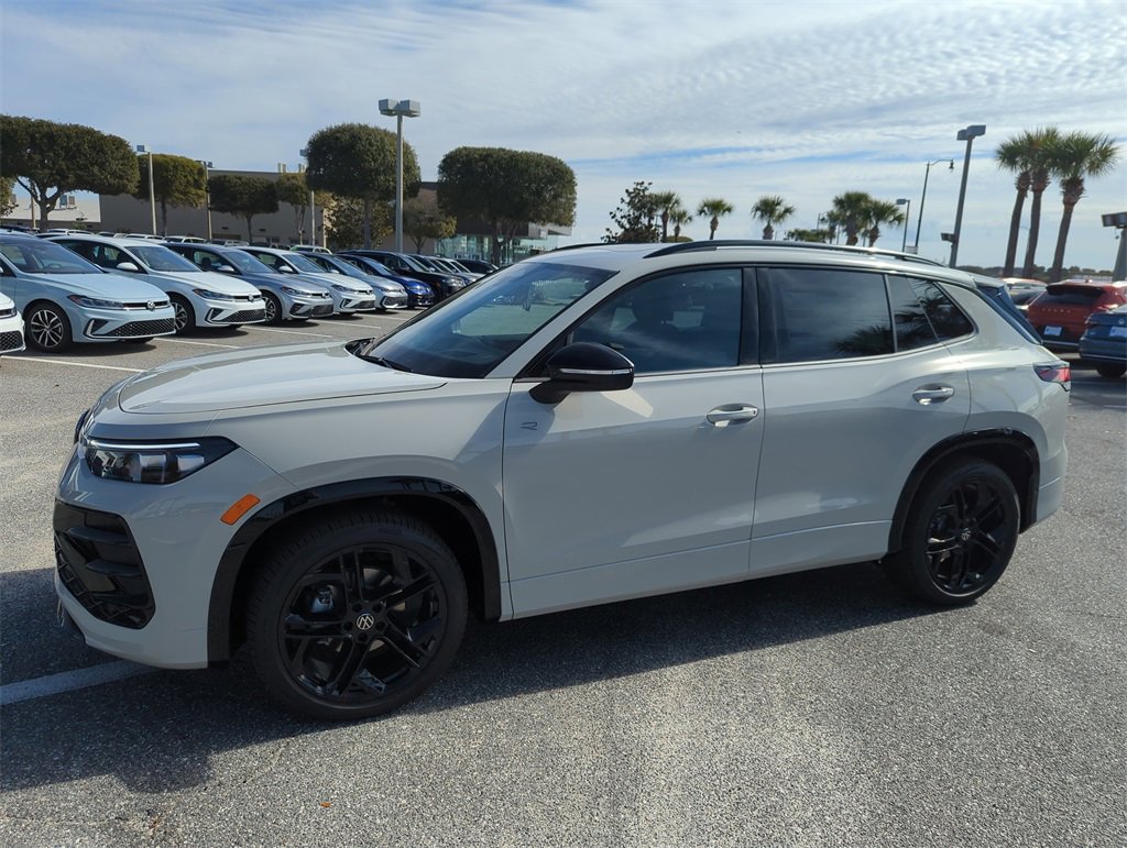 New 2026 Volkswagen Tiguan SE R-Line image 13