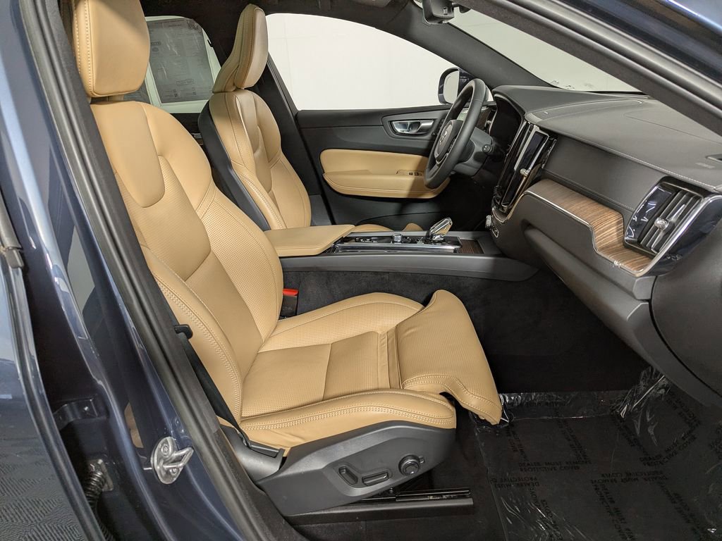 Used 2023 Volvo XC60 B5 Ultimate w/ Climate Package image 27