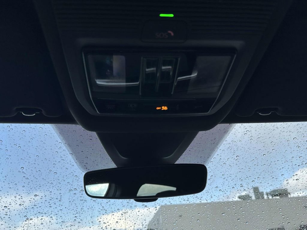 Certified 2025 Volkswagen Atlas Cross Sport SEL R-Line image 33