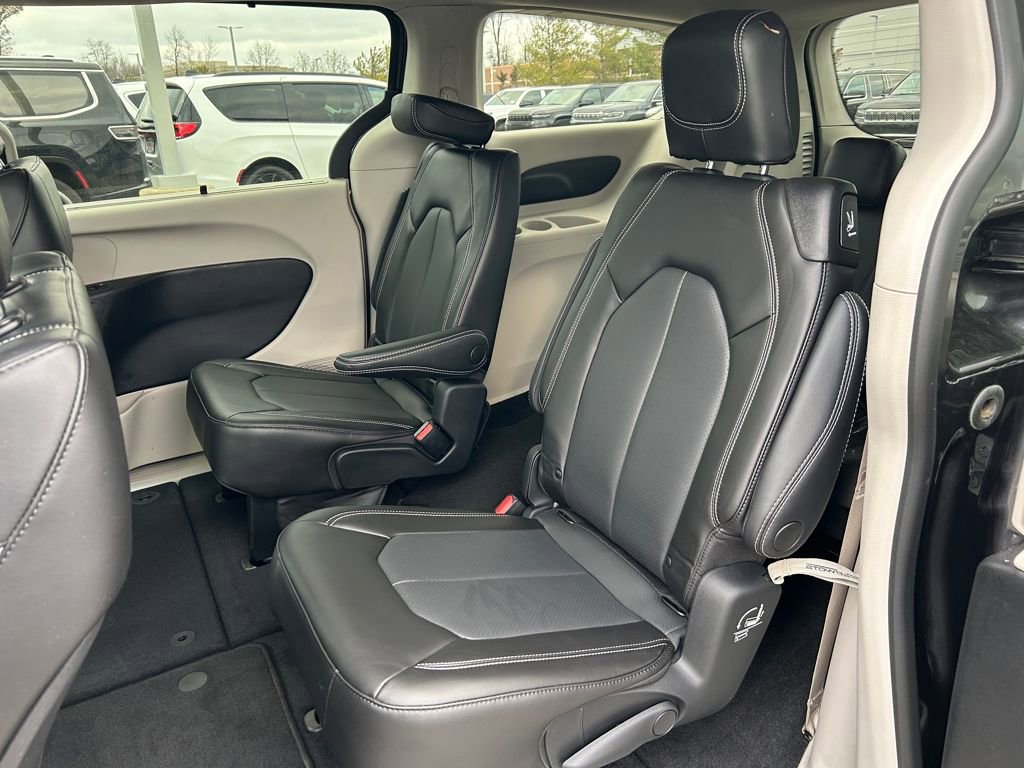 Certified 2023 Chrysler Pacifica Touring-L image 20