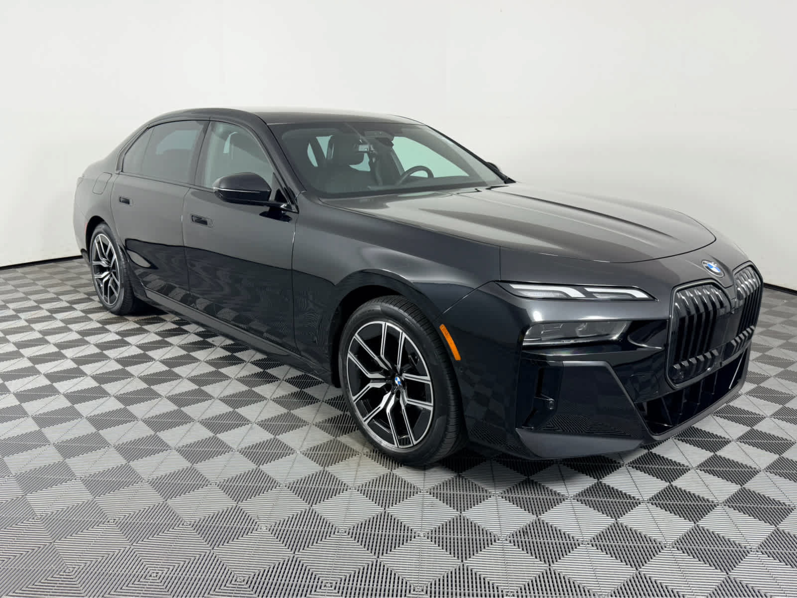 Used 2026 BMW 740i RWD image 1