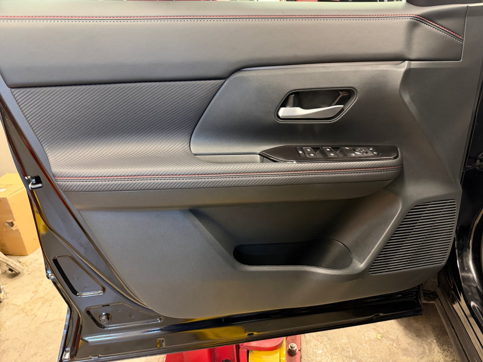 Used 2026 Nissan Kicks SR FWD image 26