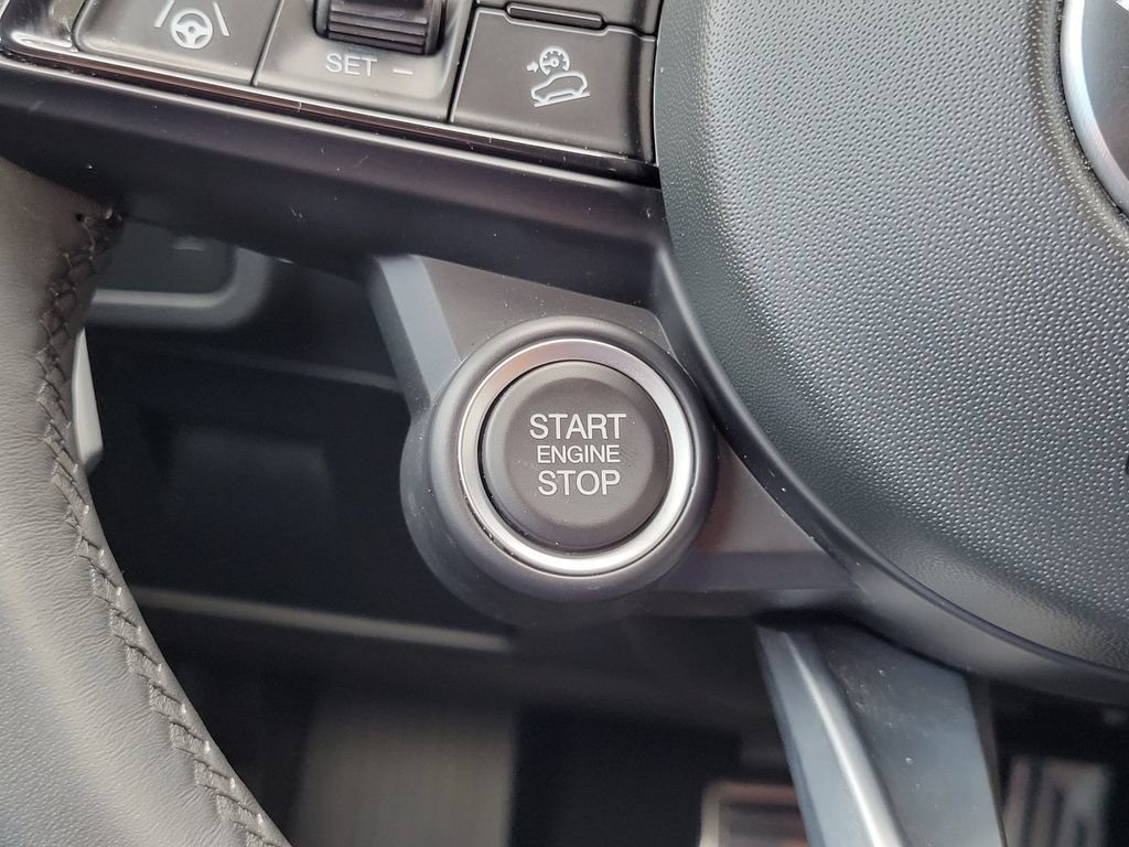 Used 2023 Alfa Romeo Stelvio Veloce AWD/4WD image 12