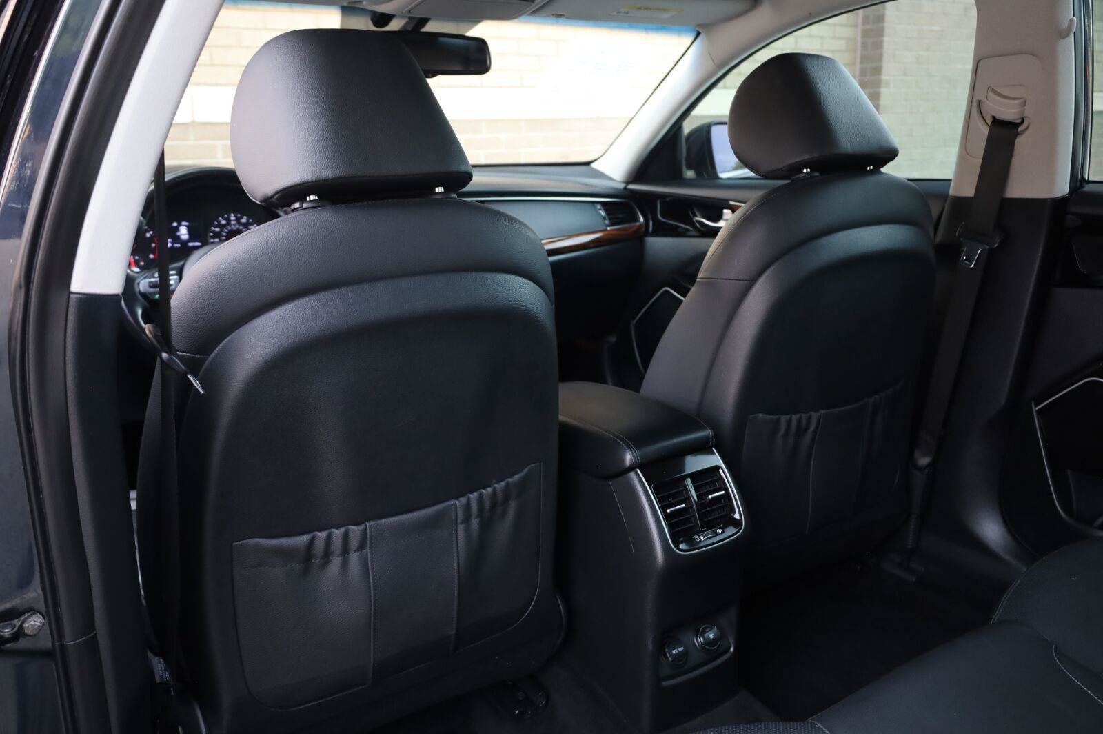 Used 2017 Kia Cadenza Premium FWD image 17