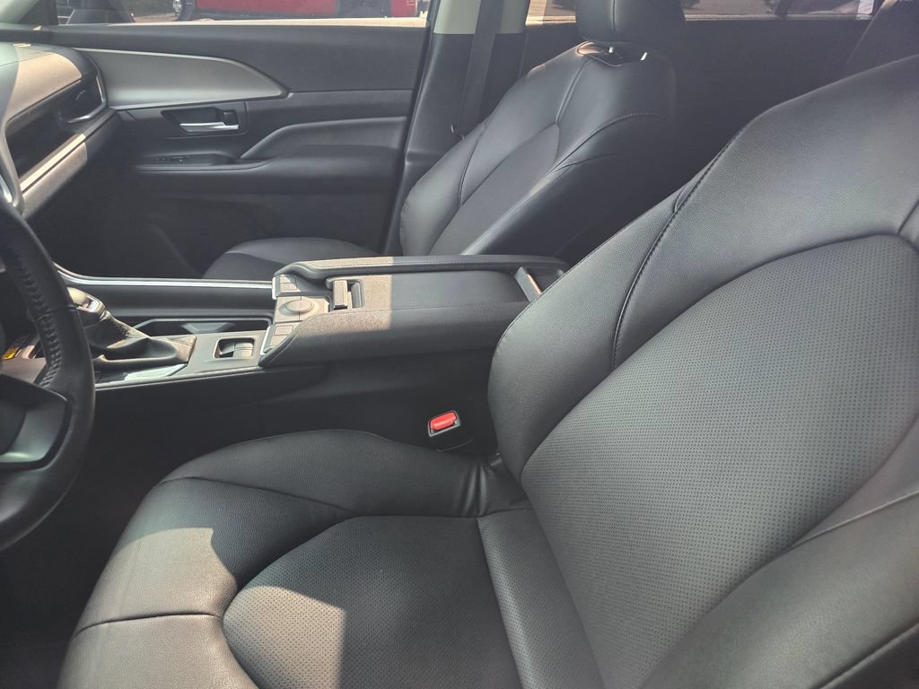 Used 2024 Toyota Grand Highlander AWD Hybrid image 25