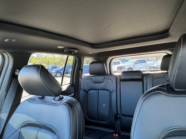 New 2025 Jeep Grand Cherokee Limited w/ Black Appearance Package image 32