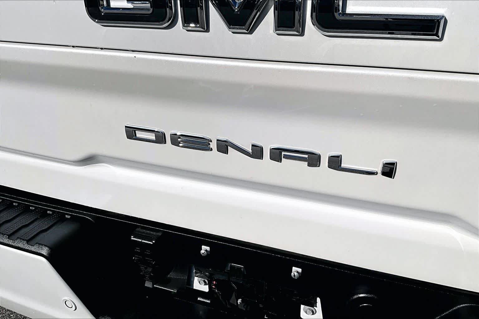 Used 2025 GMC Sierra 2500 Denali Ultimate w/ Max Trailering Package AWD/4WD image 32