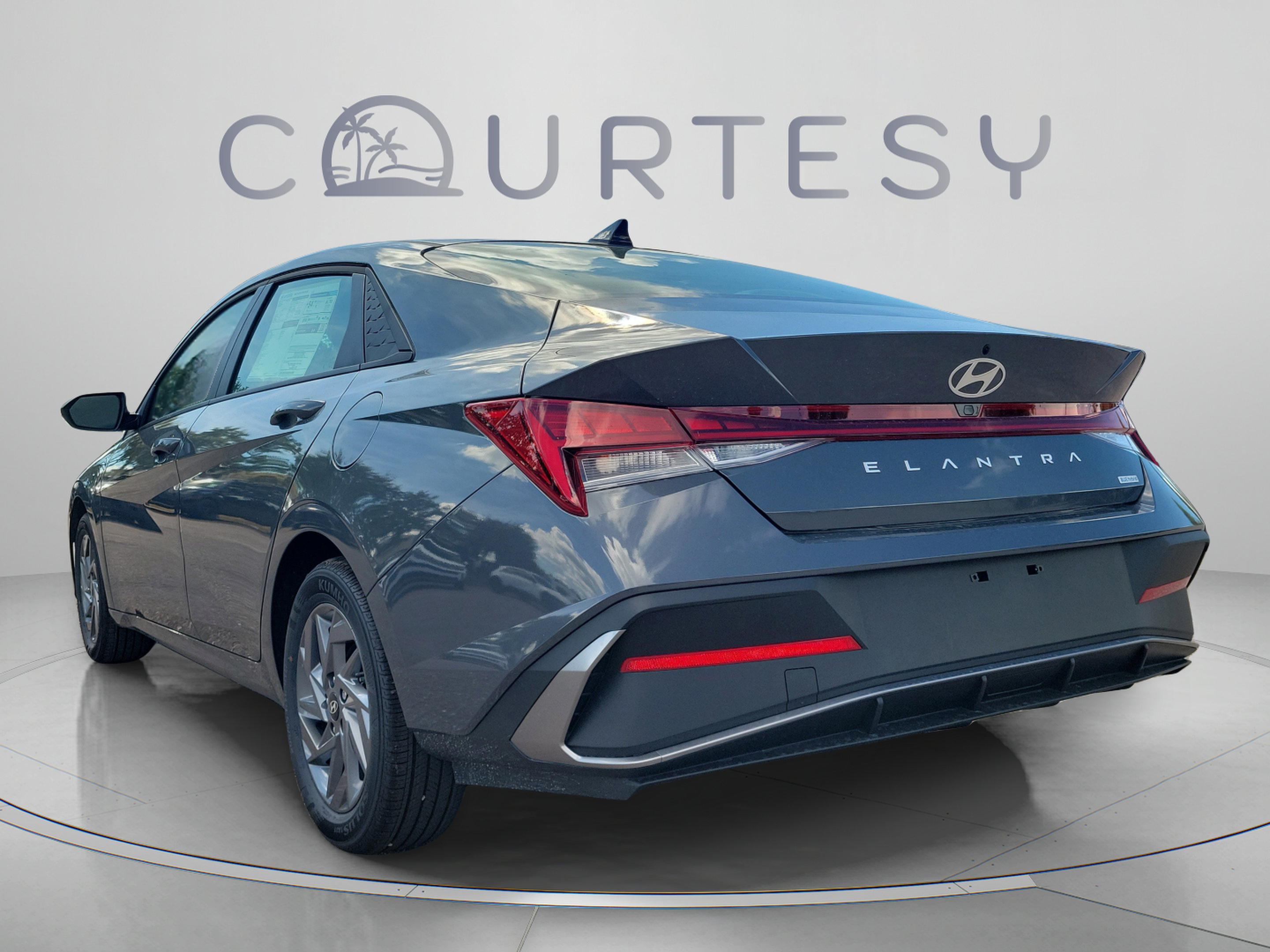 New 2025 Hyundai Elantra Hybrid w/ Cargo Package FWD image 3
