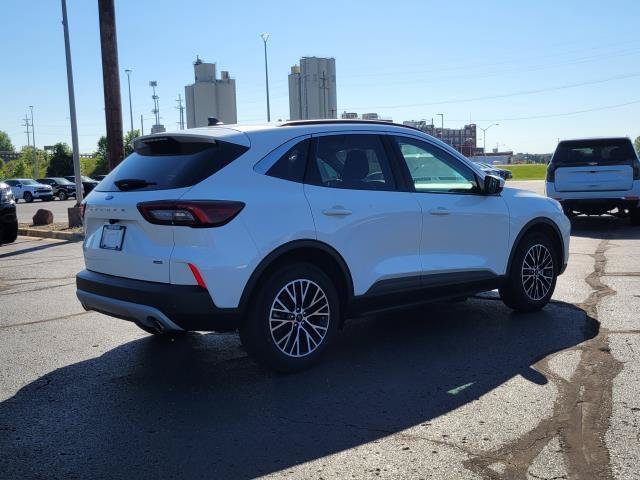 Used 2023 Ford Escape SE FWD image 2