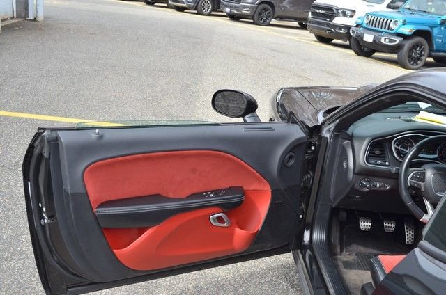 Used 2015 Dodge Challenger SRT w/ Technology Group image 15