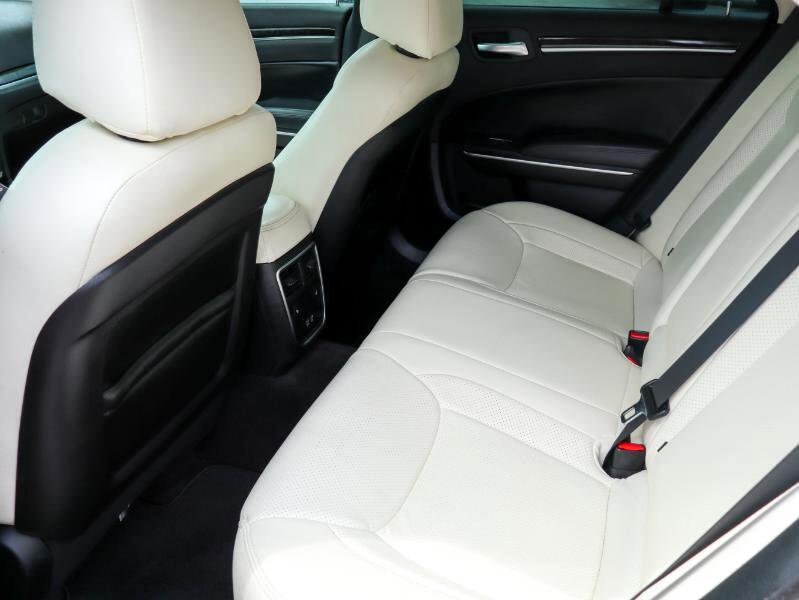 Used 2019 Chrysler 300 Limited image 11