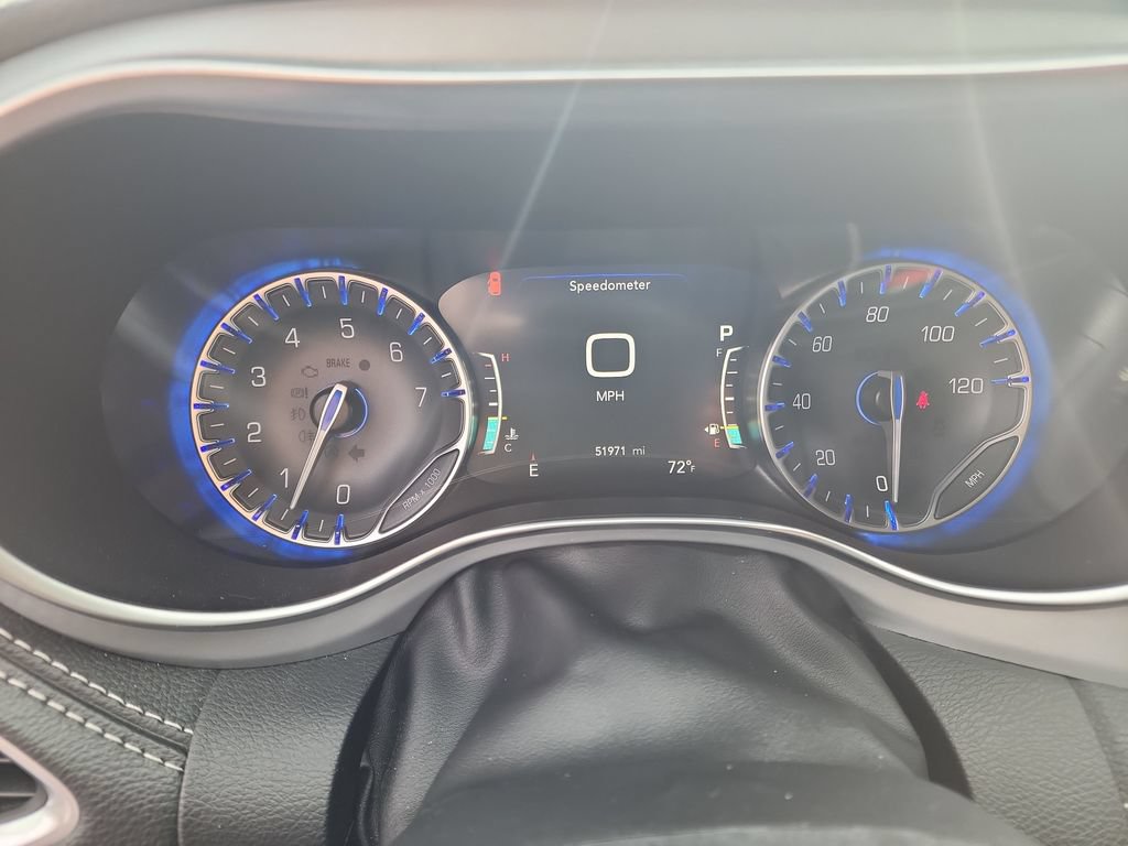 Used 2025 Chrysler Pacifica Limited FWD image 21