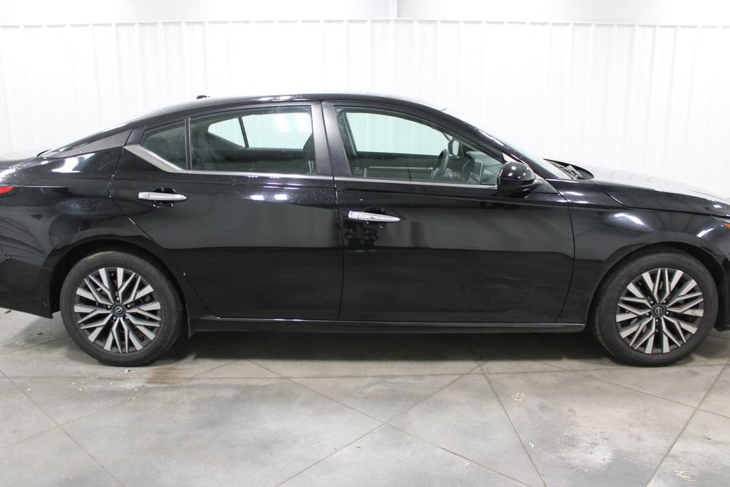 Used 2023 Nissan Altima 2.5 SV FWD image 12