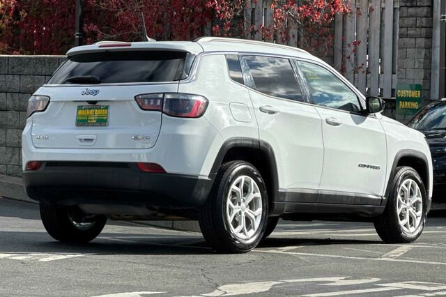 Used 2024 Jeep Compass Latitude image 4