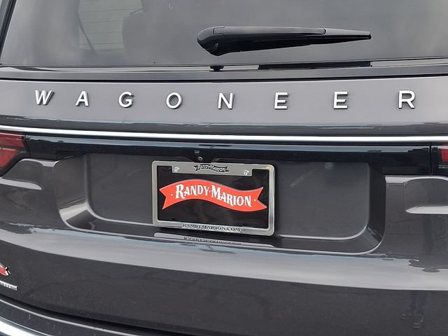 Used 2022 Jeep Wagoneer Series II AWD/4WD image 30