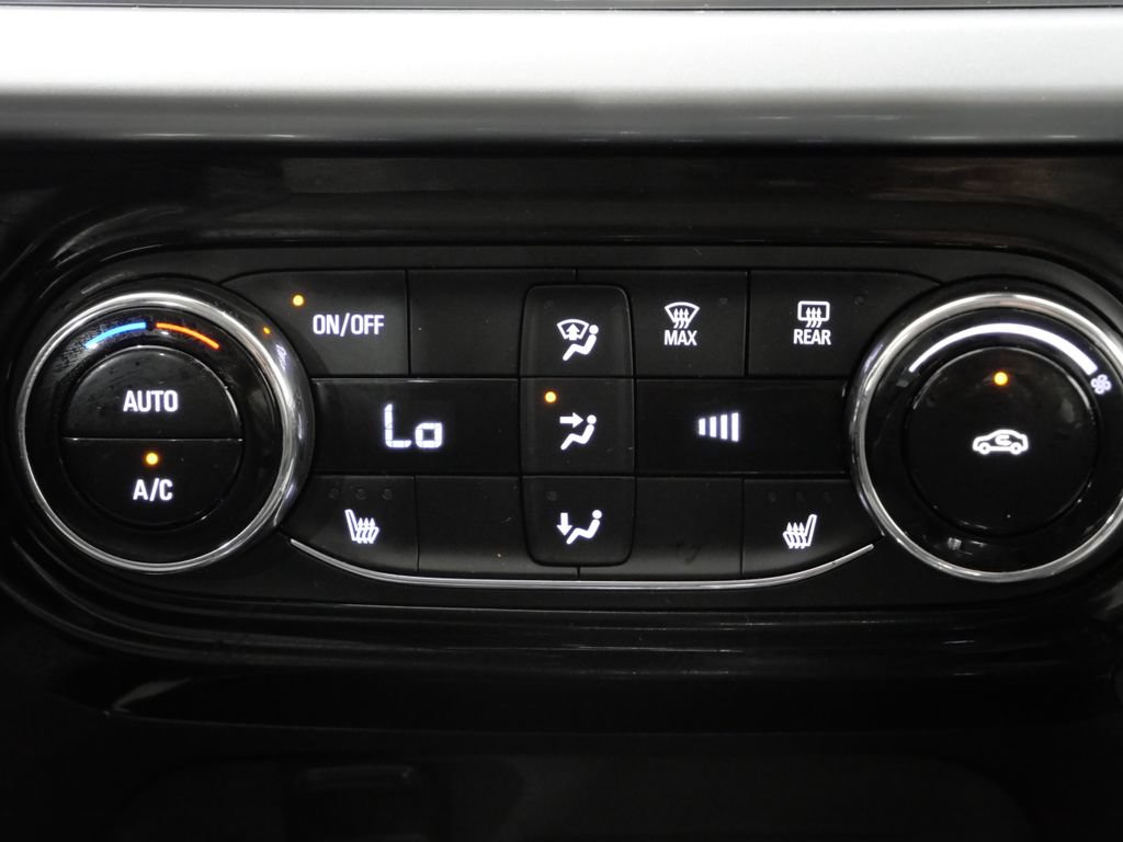 Used 2024 Chevrolet Trax LT w/ Driver Confidence Package FWD image 19